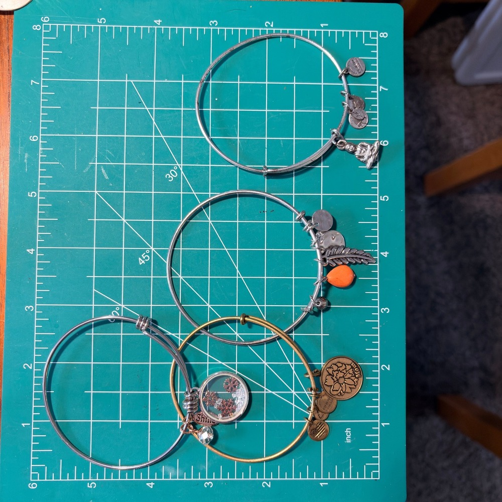 Lot of 4 Expandable Charm Bangle Bracelets Mixed Charms‎ Silver & Gold Tone Boho